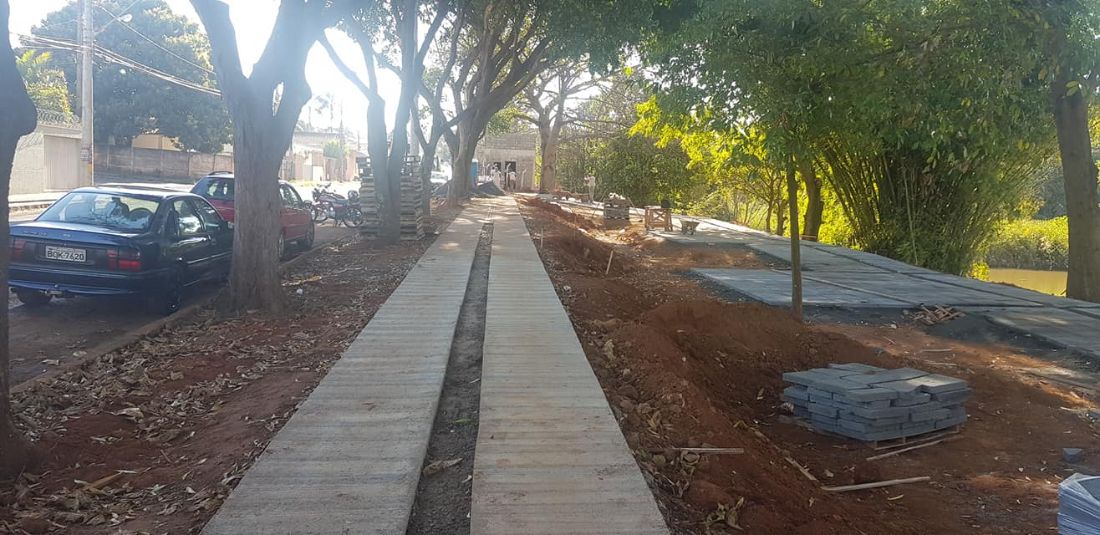 Obras do calçadão da lagoa em andamento